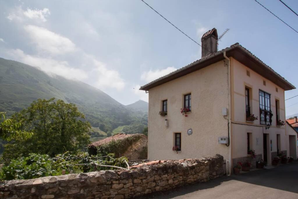 Casa del Cuetu. Traditional village house in Asturias Mere Extérieur photo