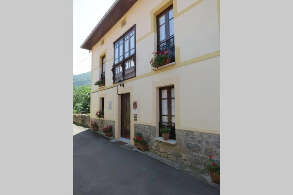 Casa del Cuetu. Traditional village house in Asturias Mere Extérieur photo