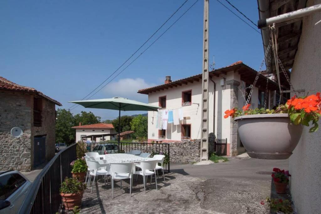 Casa del Cuetu. Traditional village house in Asturias Mere Extérieur photo